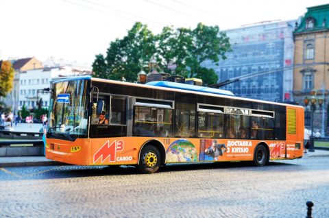 Реклама на тролейбусах Львів