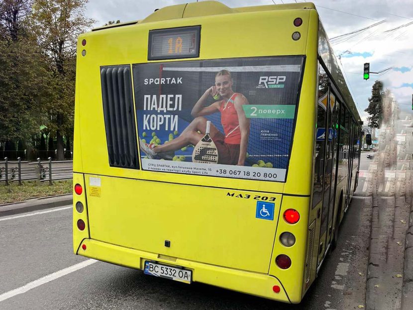 Реклама на автобусах у Львові