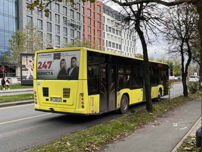 Реклама на автобусі